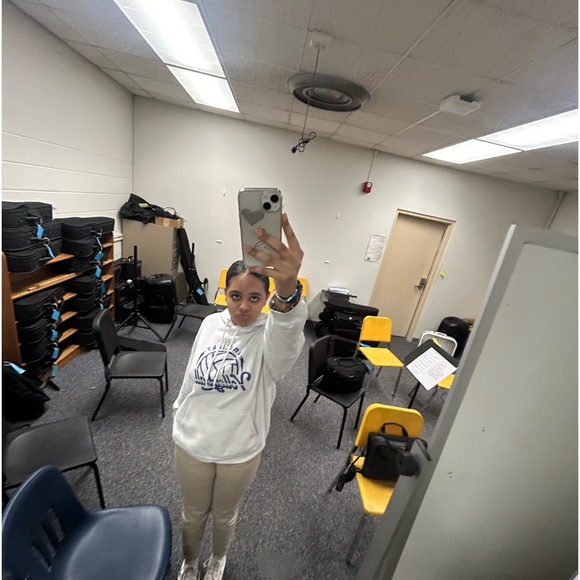 Meet your Posher, Rhian - Picture 1 of 1